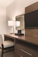 Hotel Embassy Suites By Hilton Milwaukee Brookfield photo 3