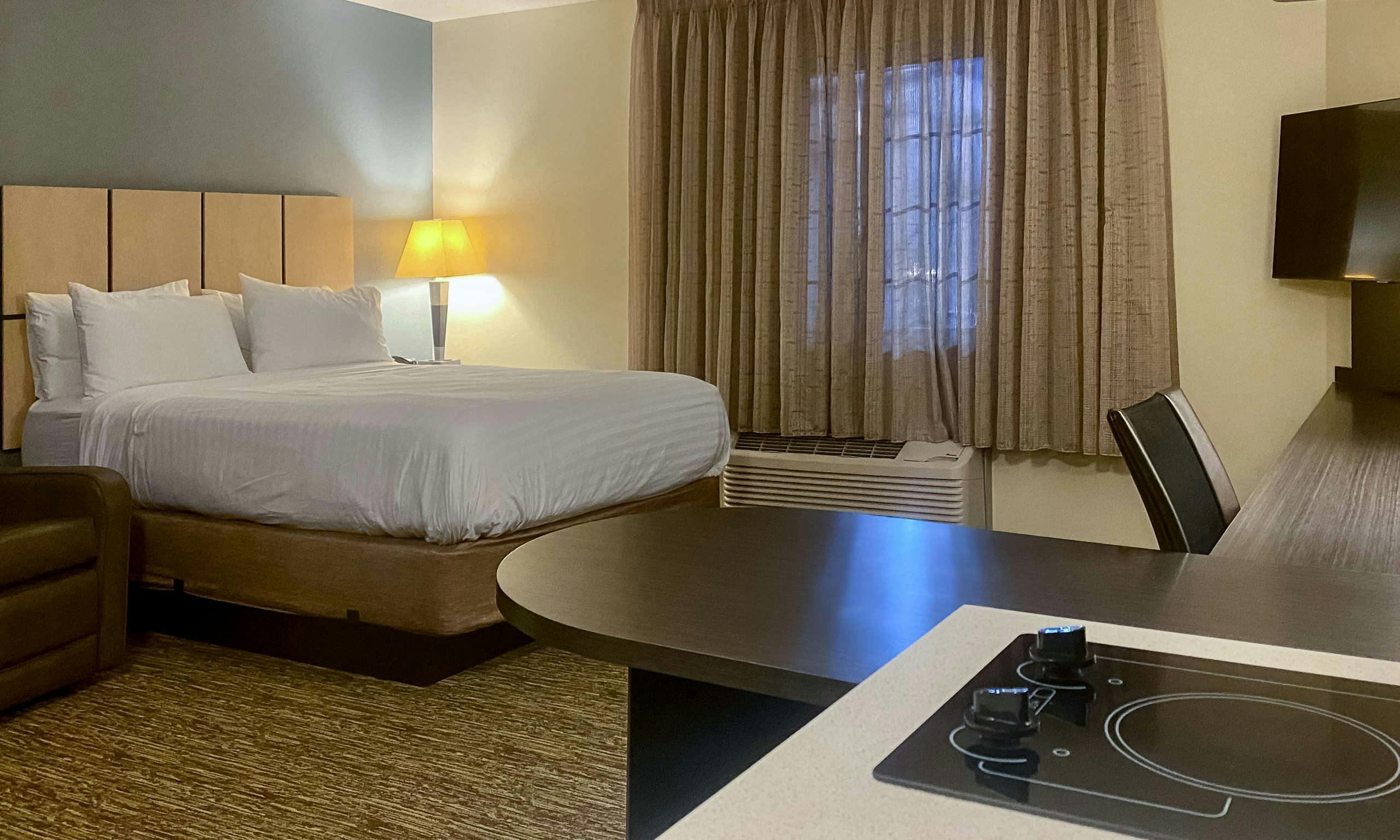 Sonesta Simply Suites Chicago Waukegan