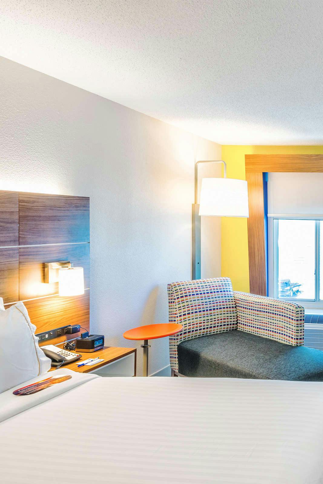 Hotel Holiday Inn Express Charleston US Hwy 17 & I-526 photo 1