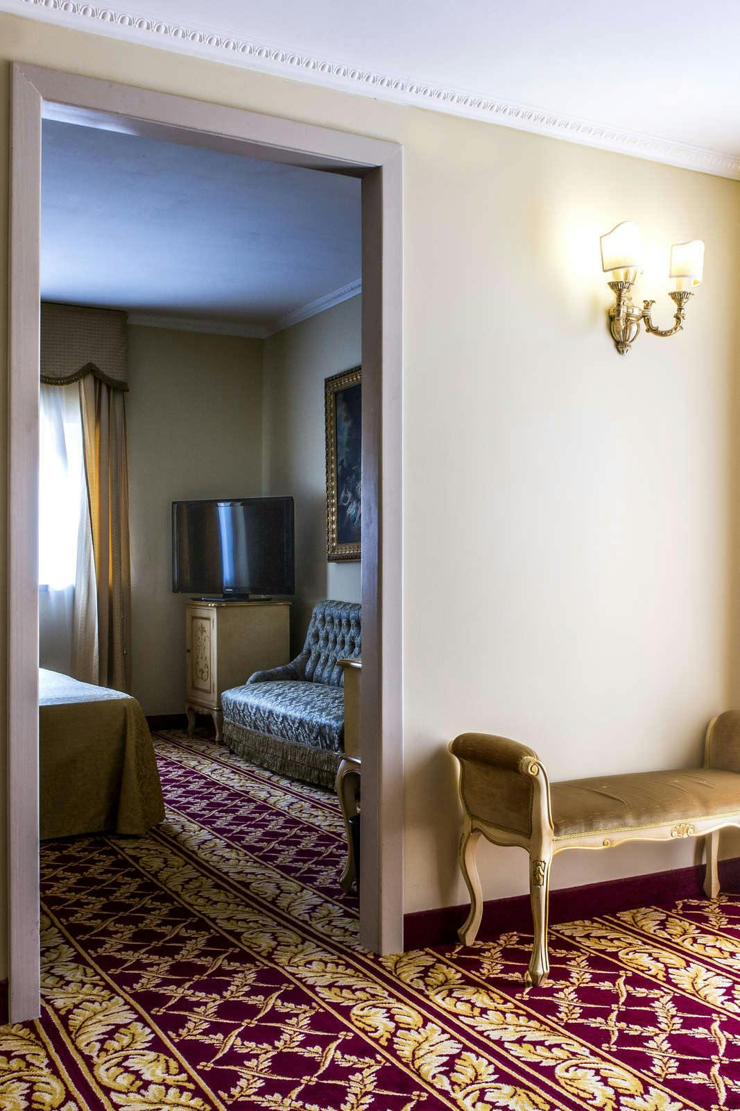 Hotel Grand Hotel Villa Tuscolana photo 3