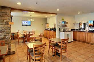 Hotel Days Inn Suites Traverse City photo 5