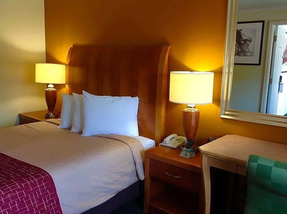 Hotel Pilgrim Inn & Cottages photo 2