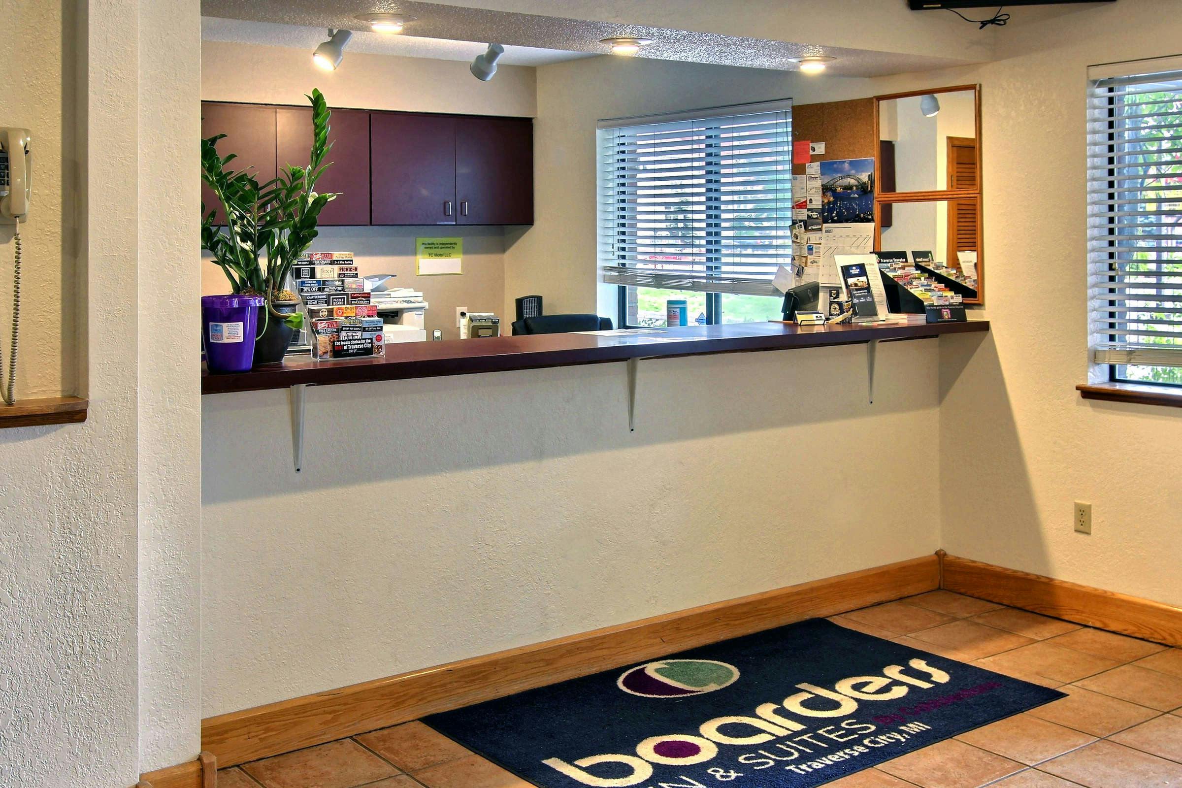 Hotel Days Inn Suites Traverse City photo 3
