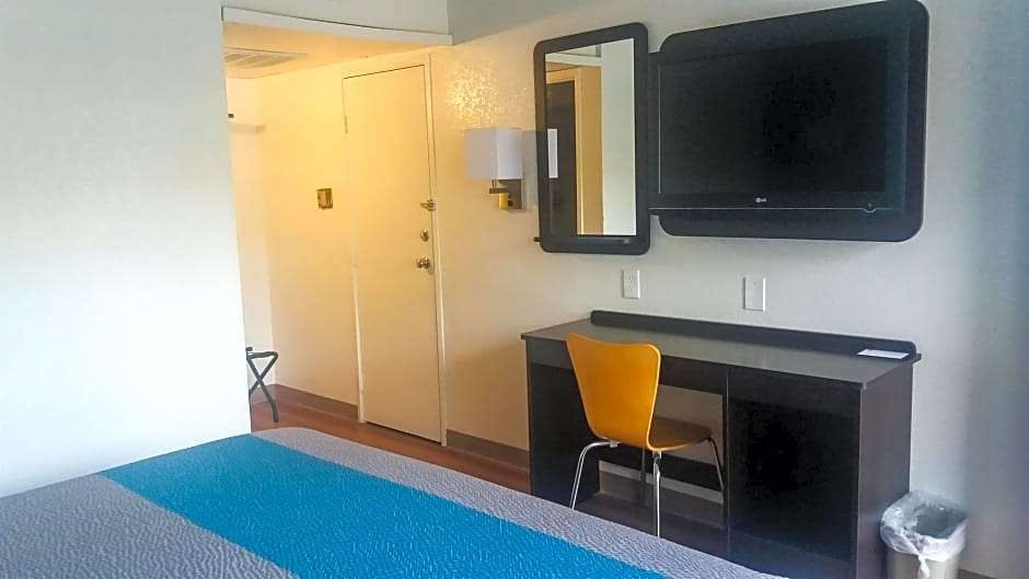 Hotel Motel 6 Blythe, CA photo 1