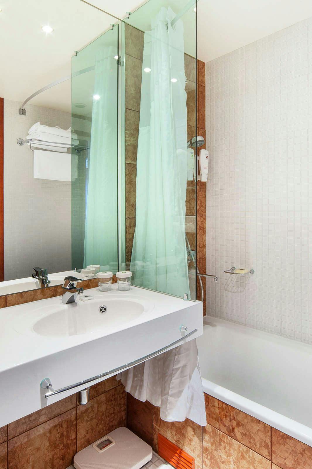 Hotel Holiday Inn Helsinki Exhibition & Convention Center photo 4