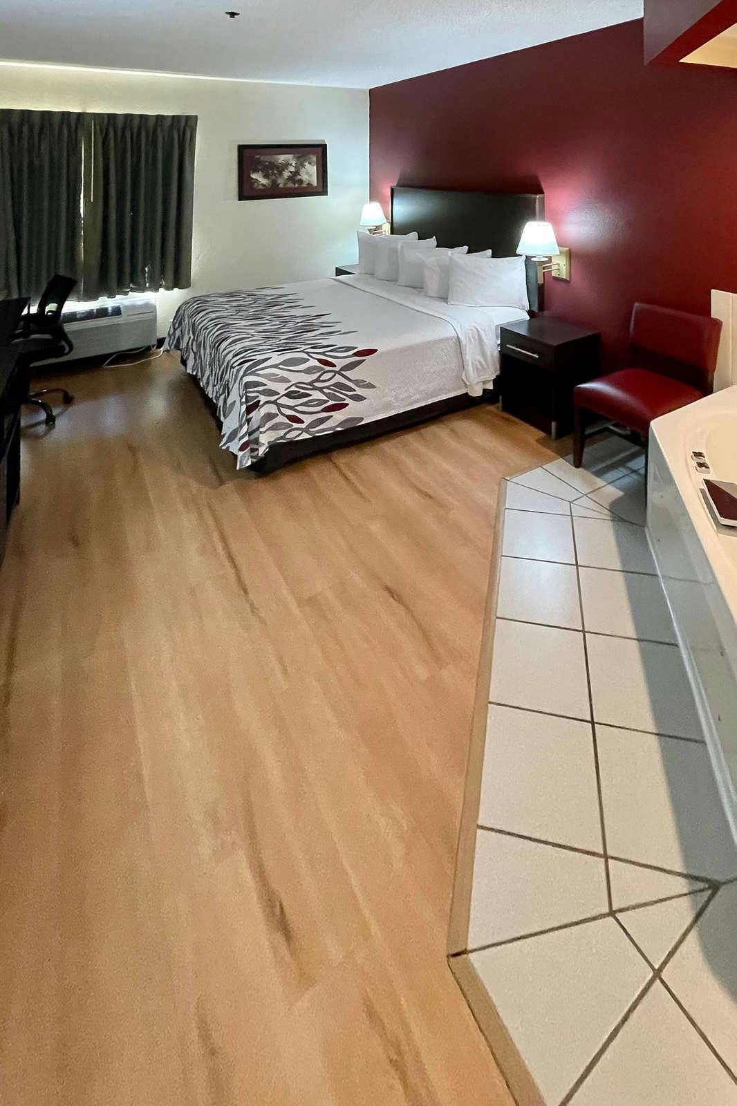 Hotel Red Roof Inn Clyde photo 2