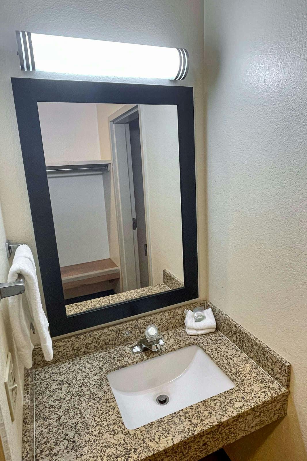 Hotel Red Roof Inn Clyde photo 4