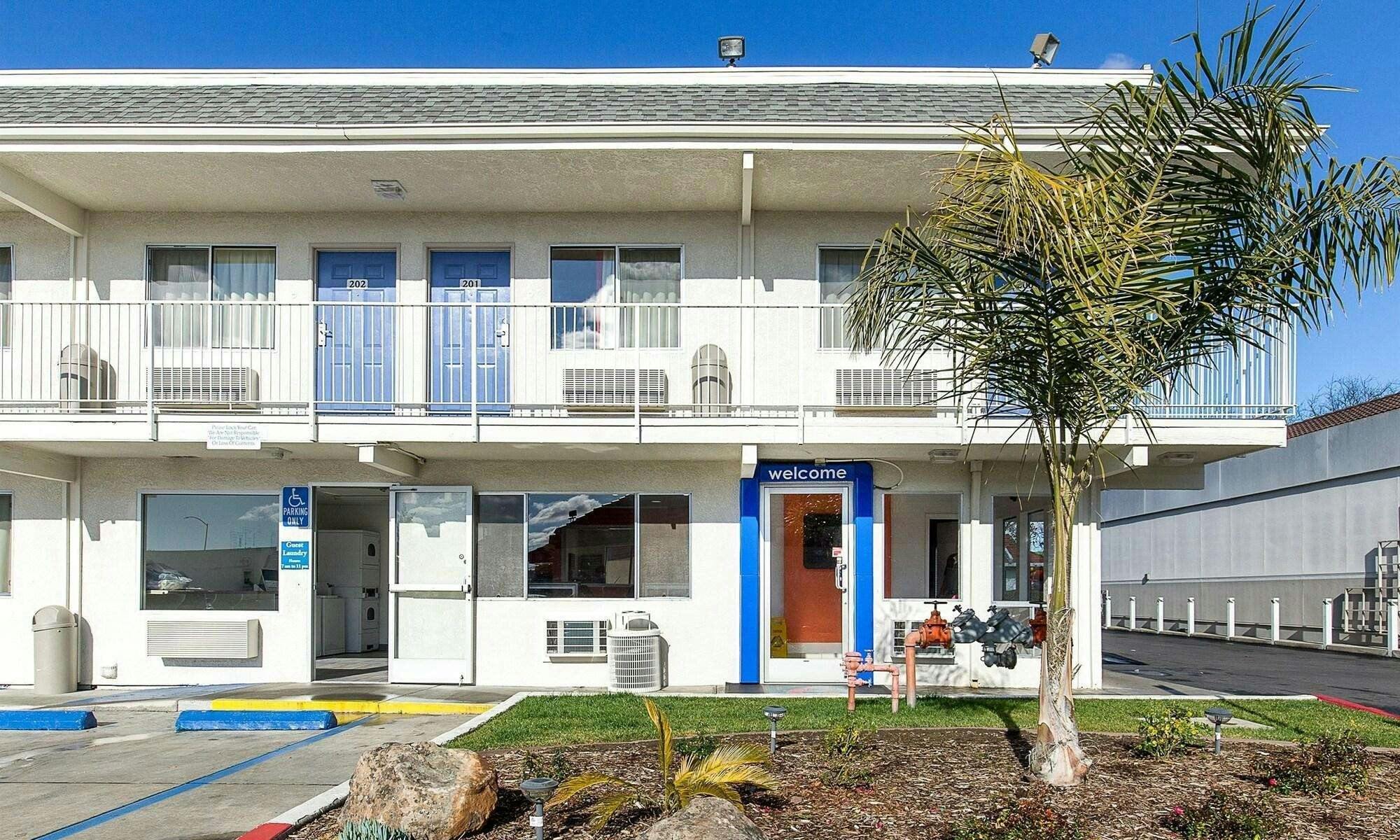 Motel 6 Hayward, CA – Silicon Valley Gateway