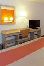 Hotel Motel 6 Hayward, CA – Silicon Valley Gateway photo 3