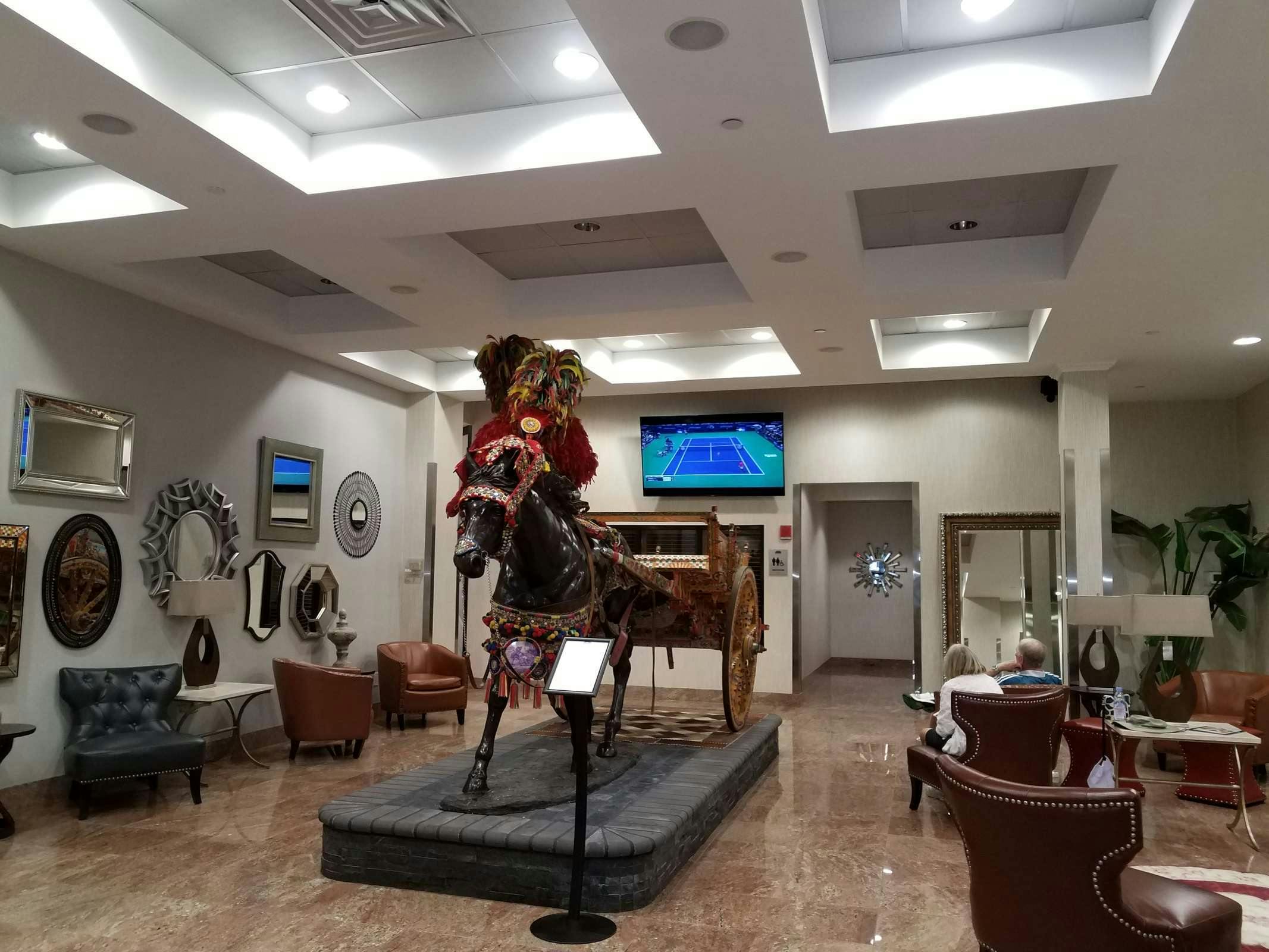 Marco LaGuardia Hotel & Suites