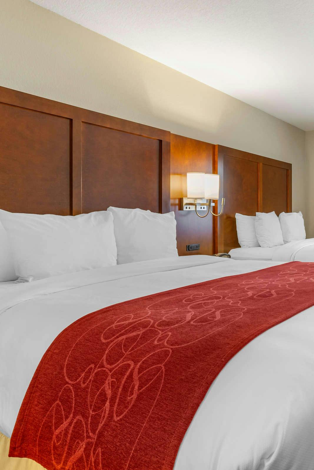 Hotel Comfort Suites Phoenix Airport photo 2