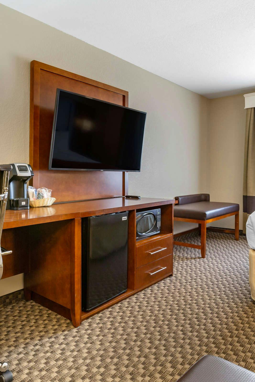 Hotel Comfort Suites Phoenix Airport photo 5