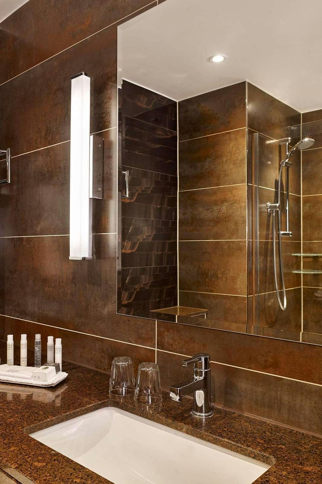 Hotel Doubletree By Hilton Hotel Woking photo 4