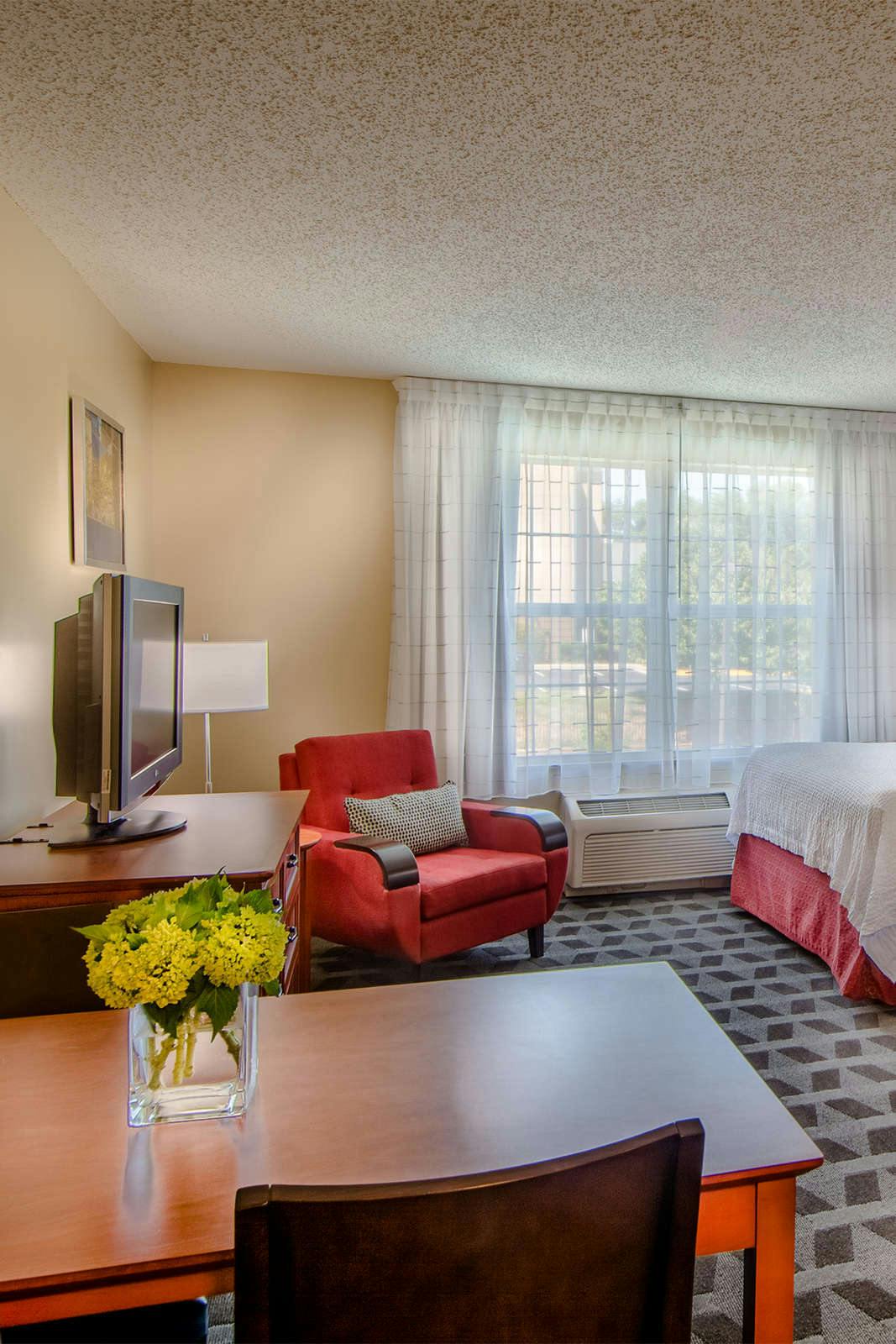 Hotel TownePlace Suites Baltimore BWI photo 3