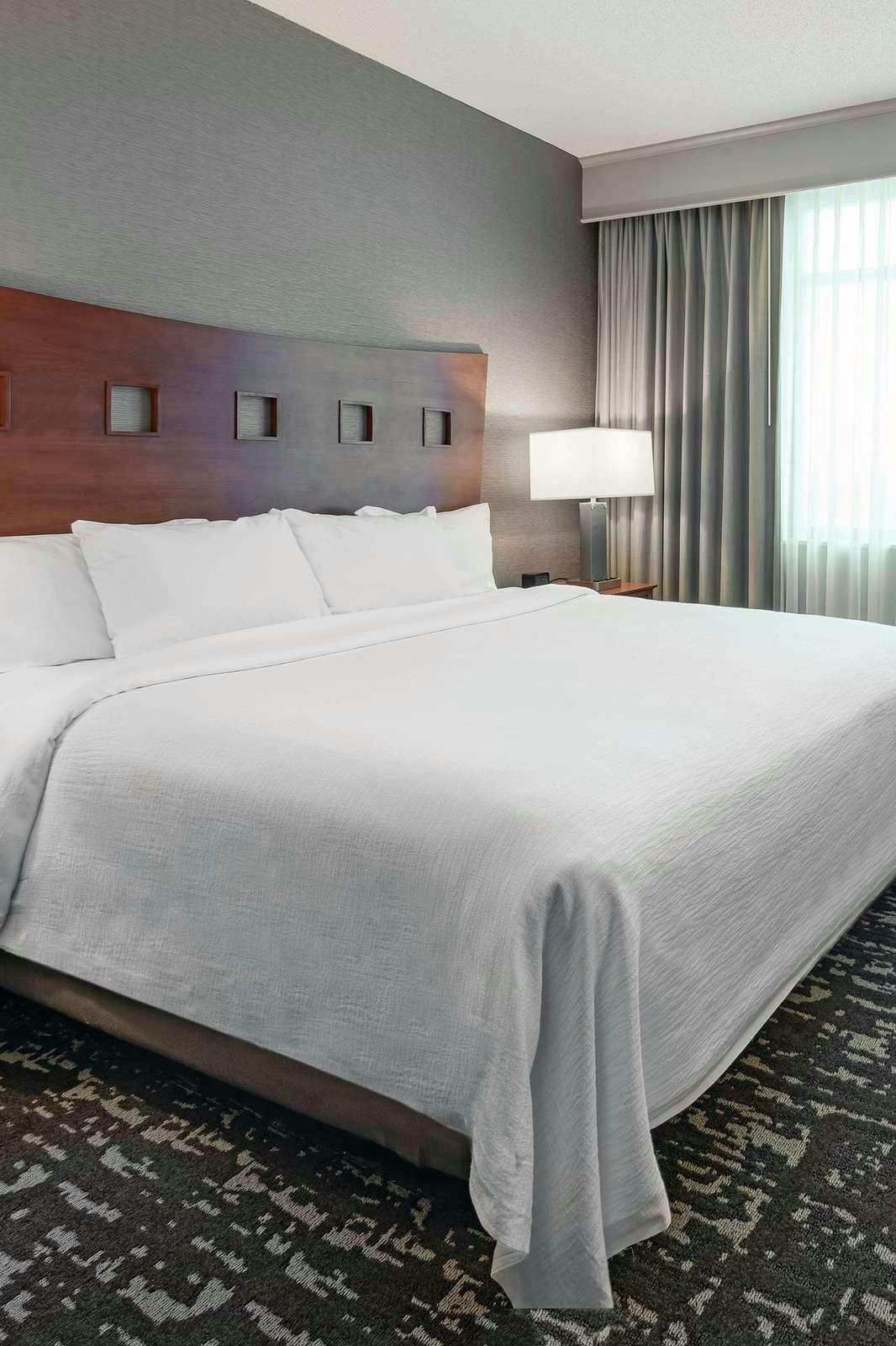 Hotel Embassy Suites by Hilton St. Louis St. Charles photo 1