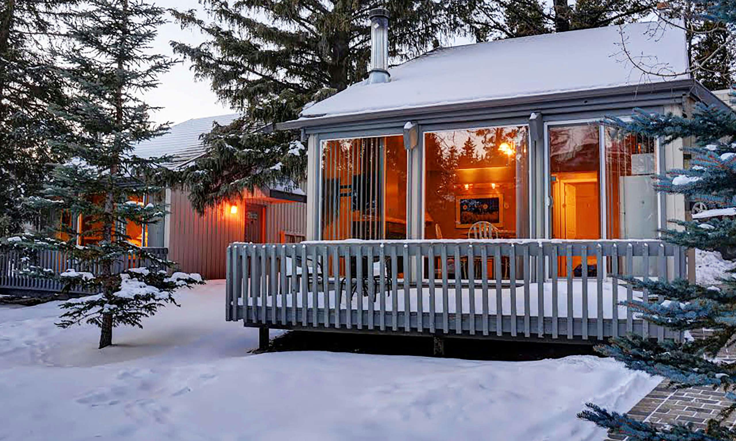 Tunnel Mountain Resort