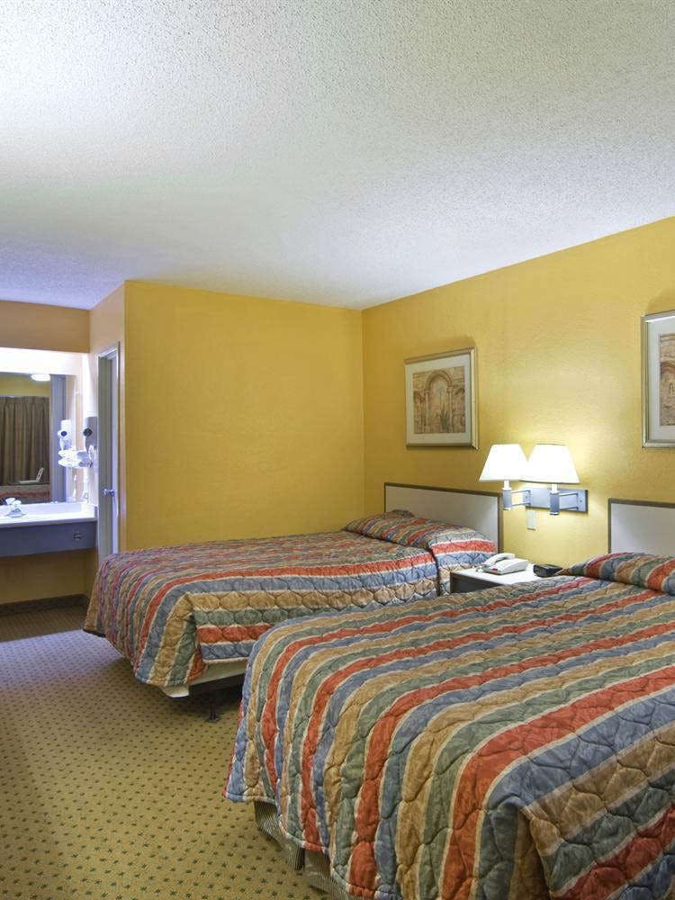 Hotel Americas Best Value Inn & Suites Little Rock at Scott Hamilton Drive photo 1