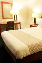 Hotel Newport Channel Inn photo 1