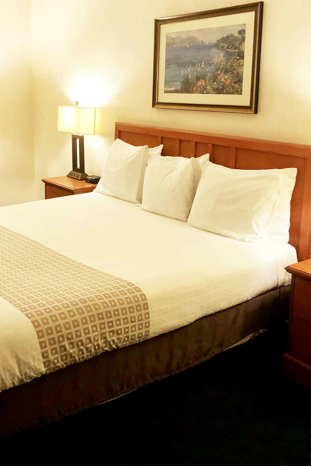 Hotel Newport Channel Inn photo 2