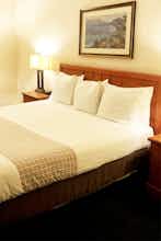 Hotel Newport Channel Inn photo 2