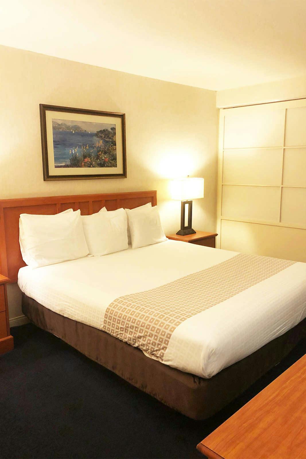 Hotel Newport Channel Inn photo 3