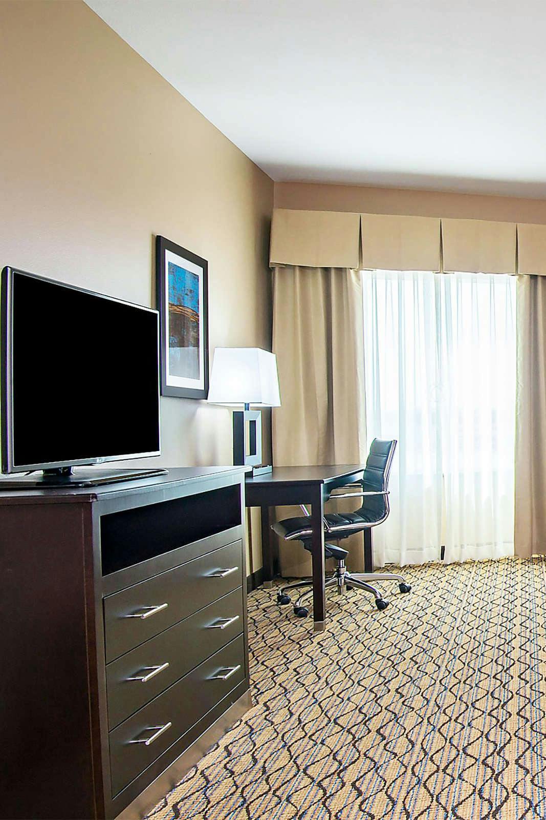 Hotel Holiday Inn Salina Kansas photo 3