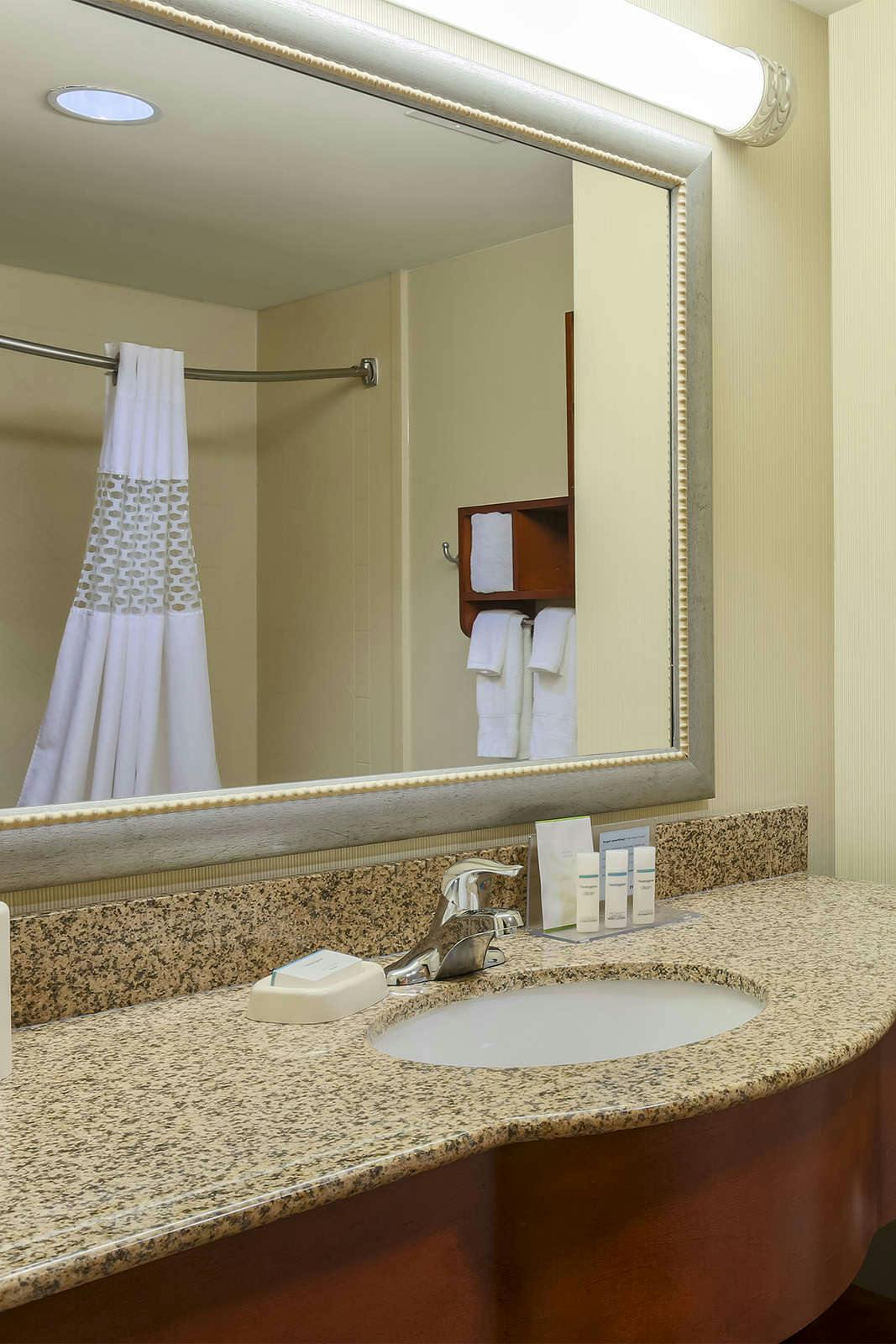 Hotel Hampton Inn & Suites West Haven/New Haven photo 3