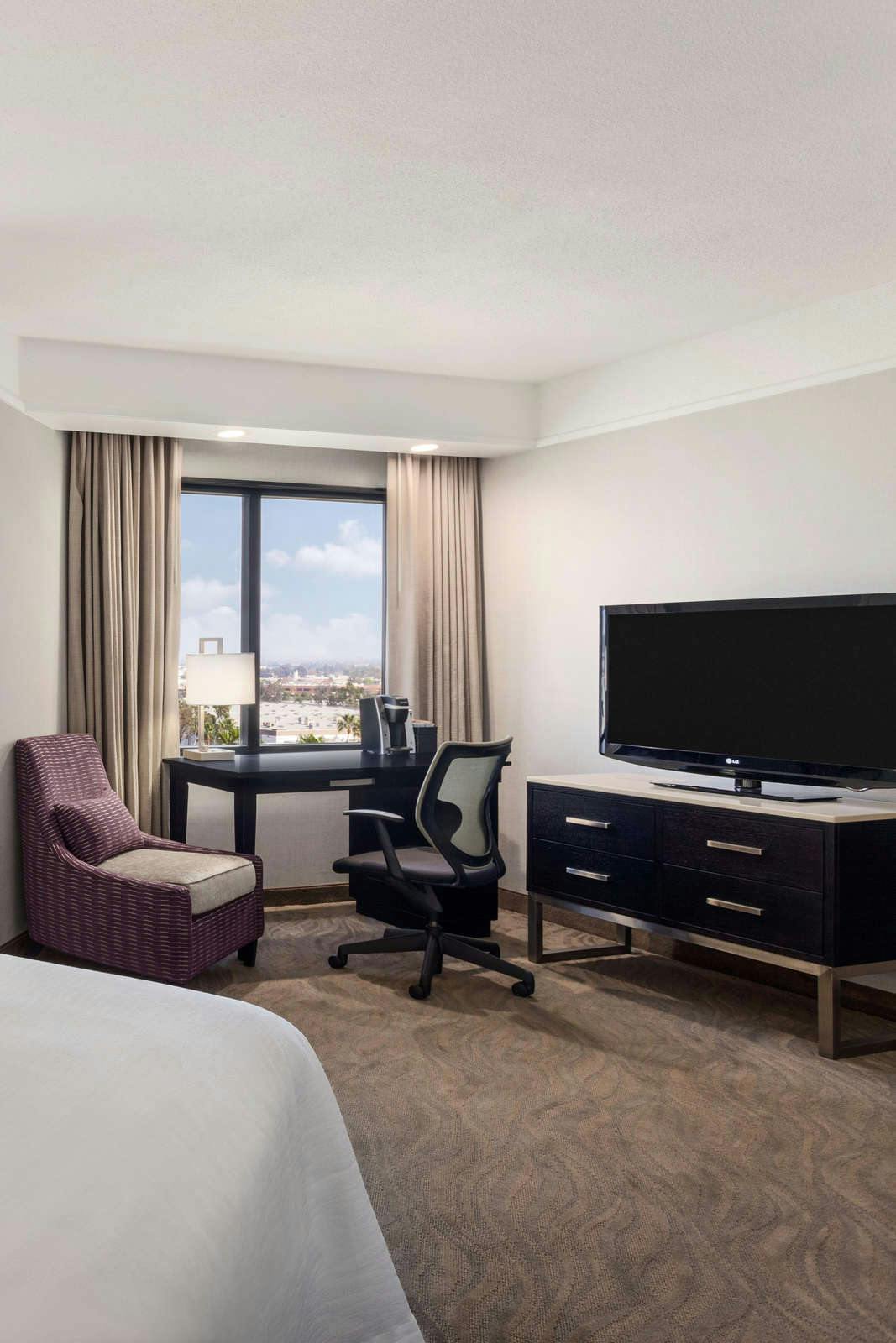 Hotel Embassy Suites by Hilton Irvine-Orange County Airport photo 4