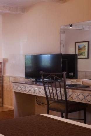 Hotel Sky Ranch Lodge photo 3