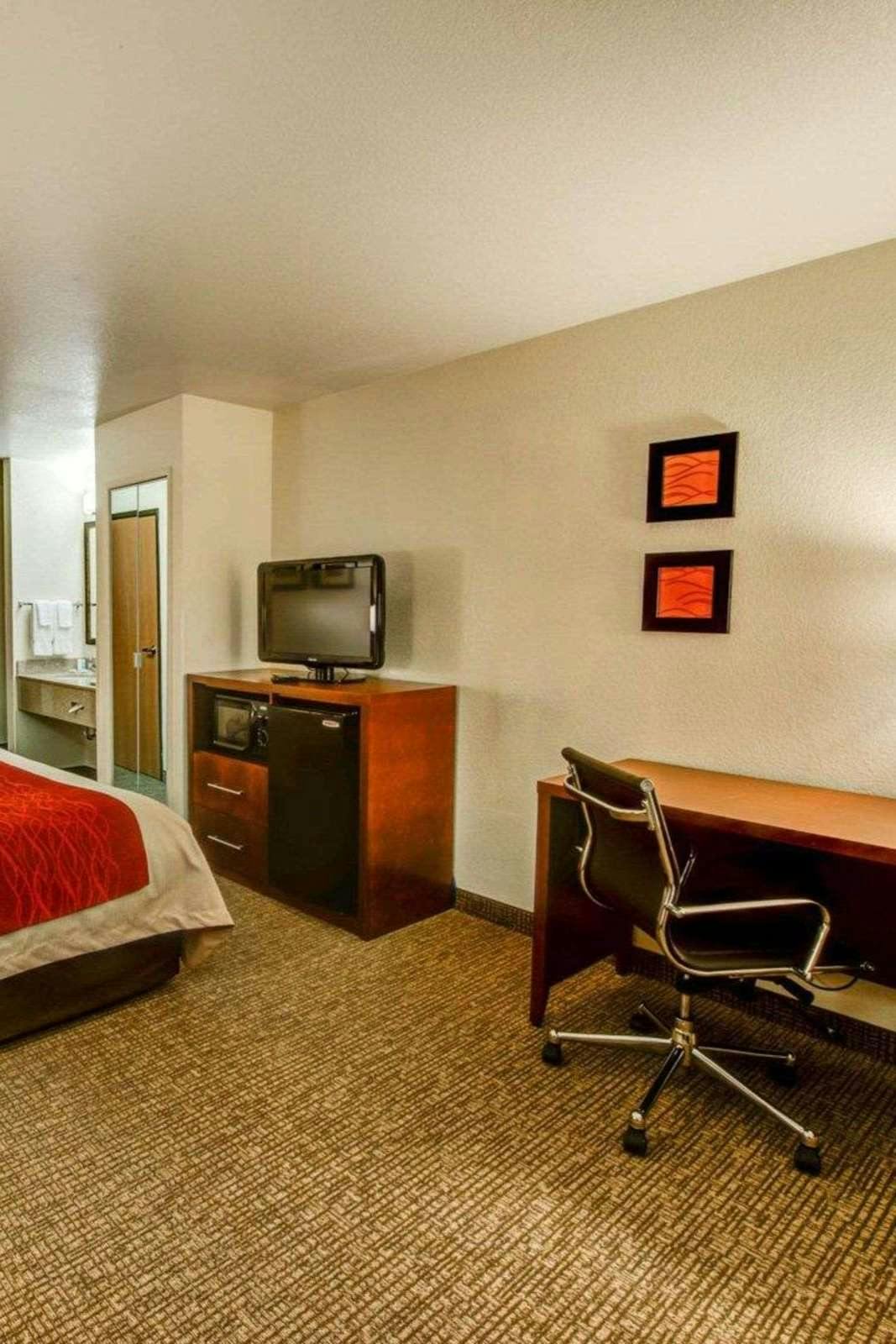 Hotel Comfort Inn Fontana photo 2