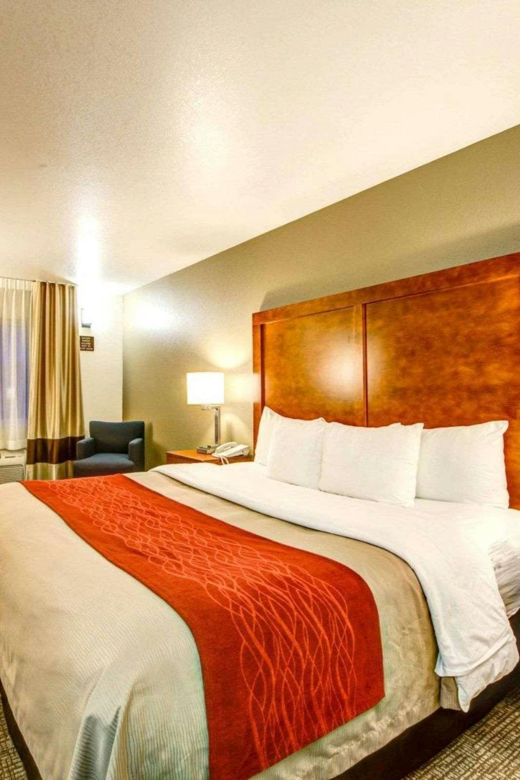 Hotel Comfort Inn Fontana photo 1