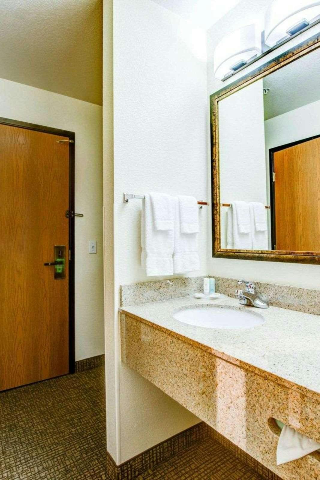 Hotel Comfort Inn Fontana photo 3