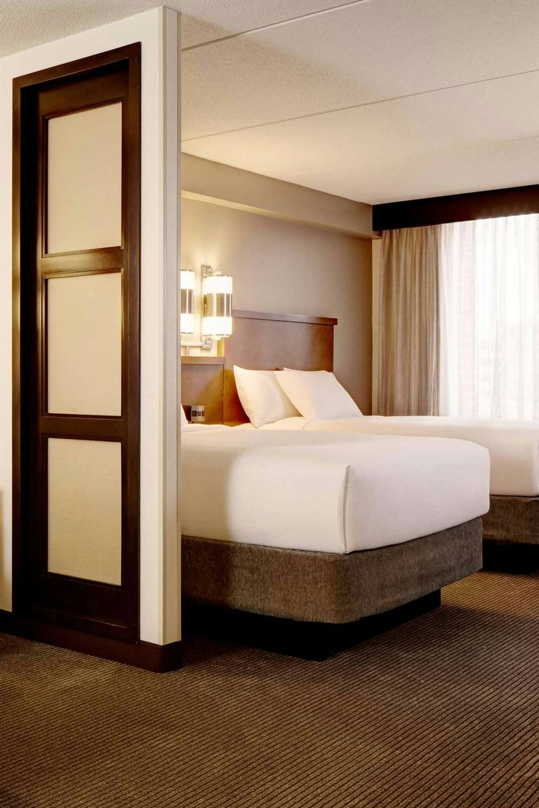 Hotel Comfort Suites Milwaukee West photo 2