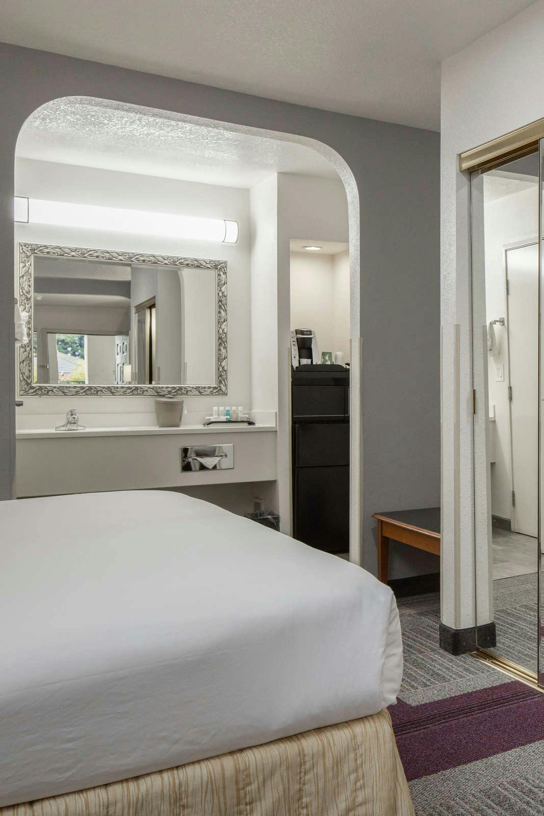 Hotel Atherton Park Inn & Suites photo 4