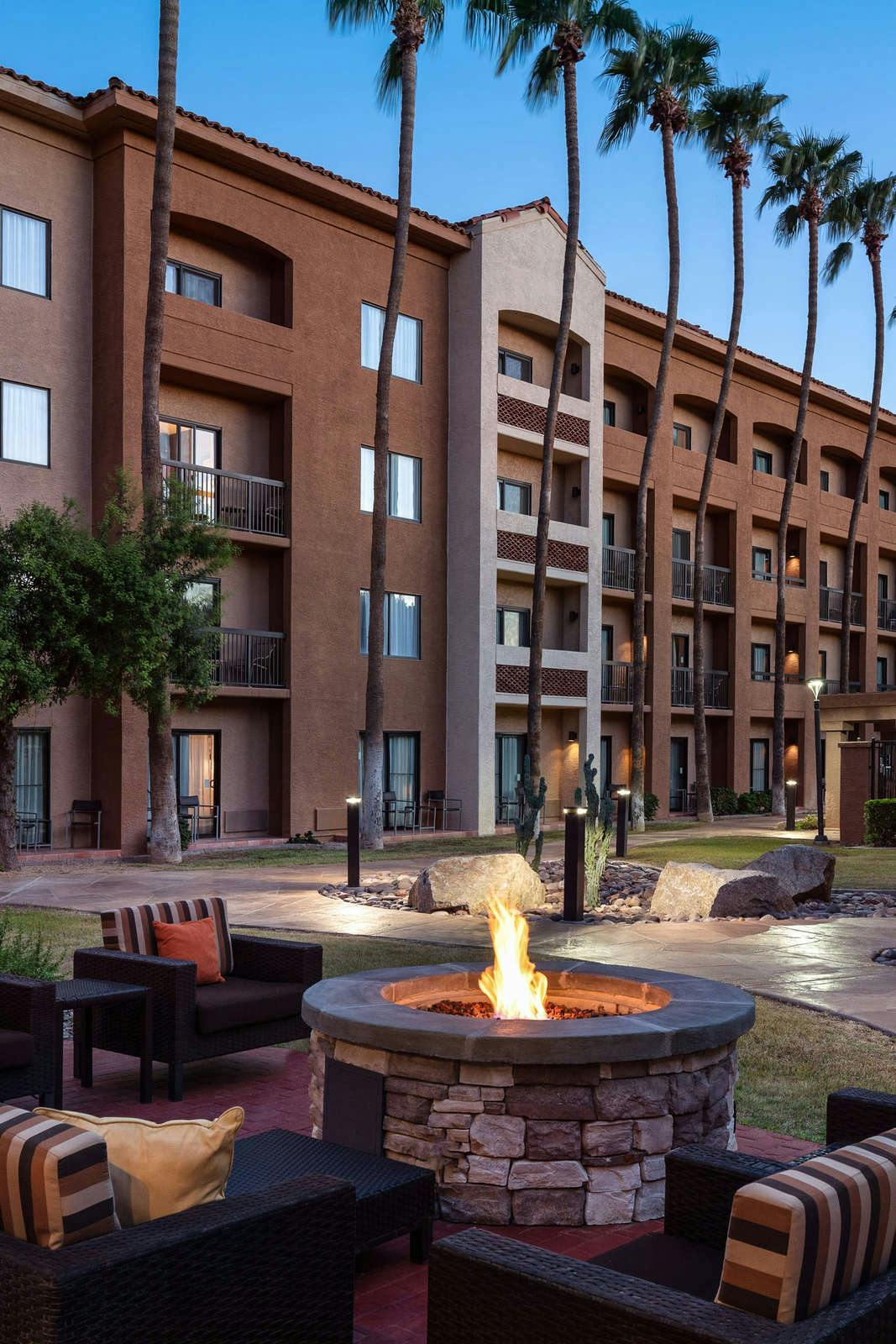 Hotel Sonesta Select Phoenix Camelback photo 1