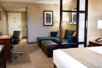 Hotel Comfort Inn & Suites Logan International Airport photo 3