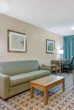 Hotel Quality Suites Whitby photo 4
