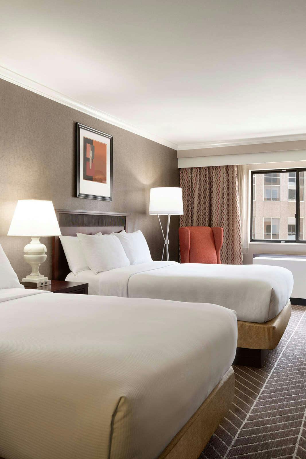 Hotel Hilton Arlington photo 2