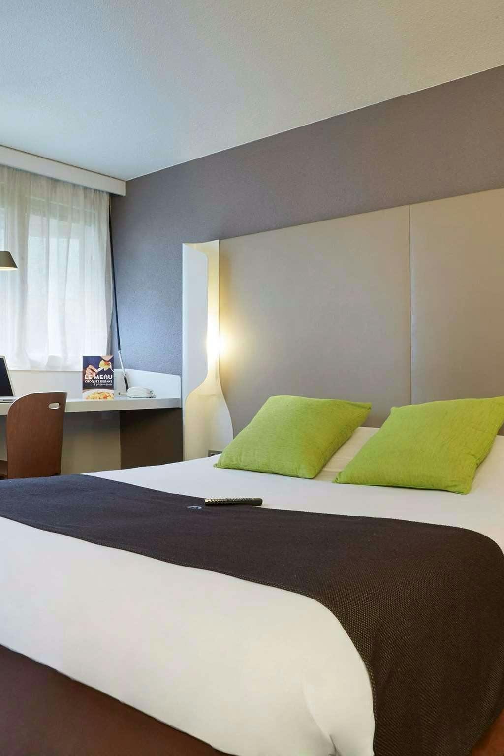 Hotel Campanile Clermont Ferrand - Le Brézet photo 1