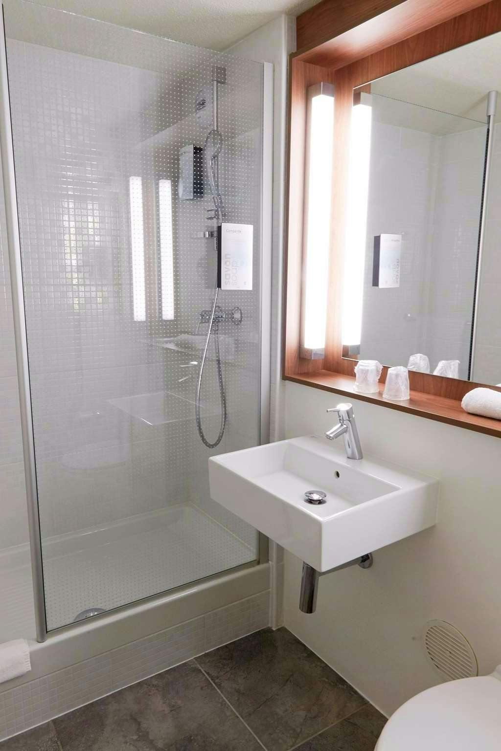 Hotel Campanile Clermont Ferrand - Le Brézet photo 3