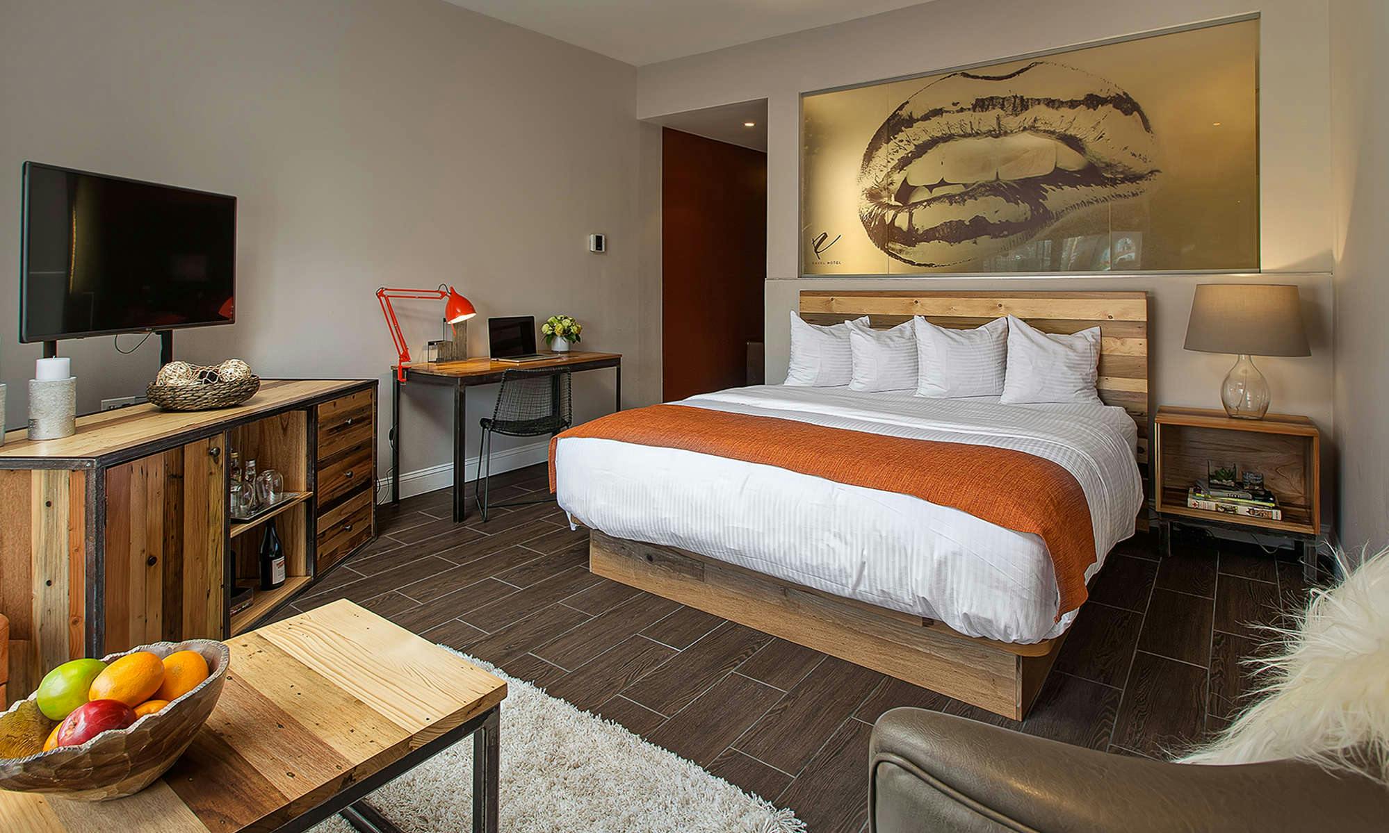 Ravel Hotel Trademark Coll