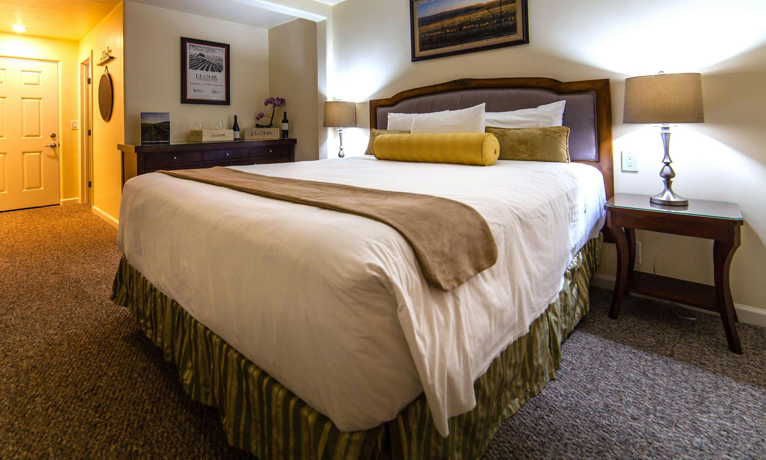 Vendange Carmel Inn & Suites