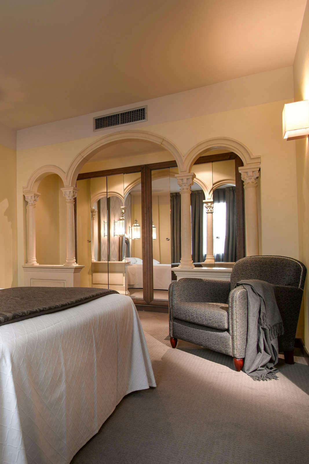 Hotel Macià Alfaros photo 5