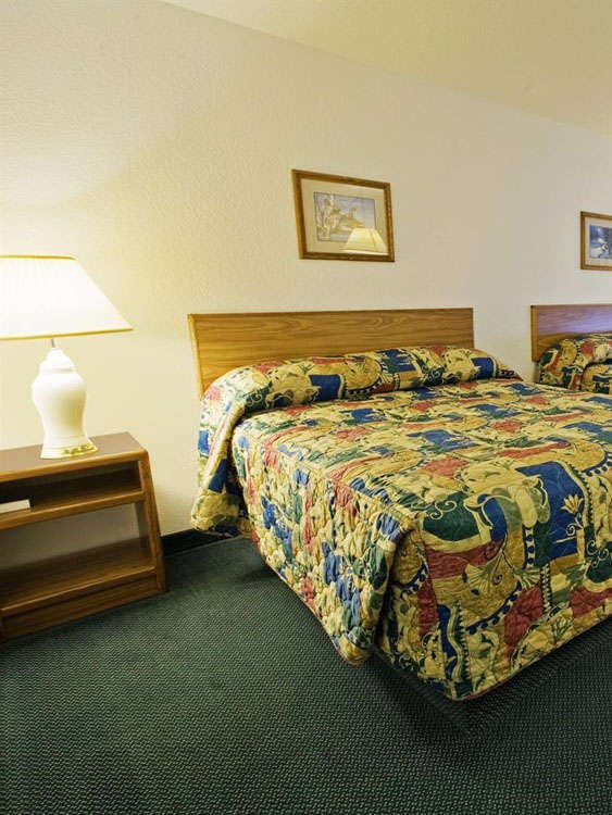 Hotel Americas Best Value Inn Grand Forks photo 3