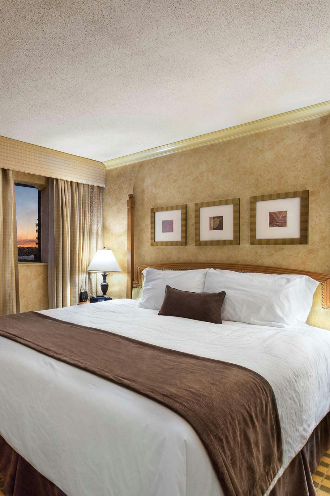 Hotel Sunset Inn and Suites photo 1