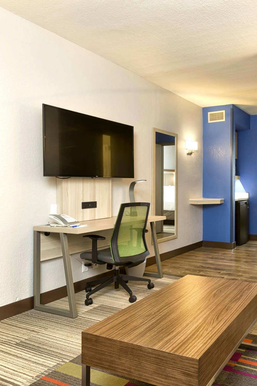 Hotel Holiday Inn Express & Suites Orlando South Lake Buena Vista photo 3