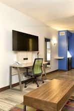 Hotel Holiday Inn Express & Suites Orlando South Lake Buena Vista photo 3