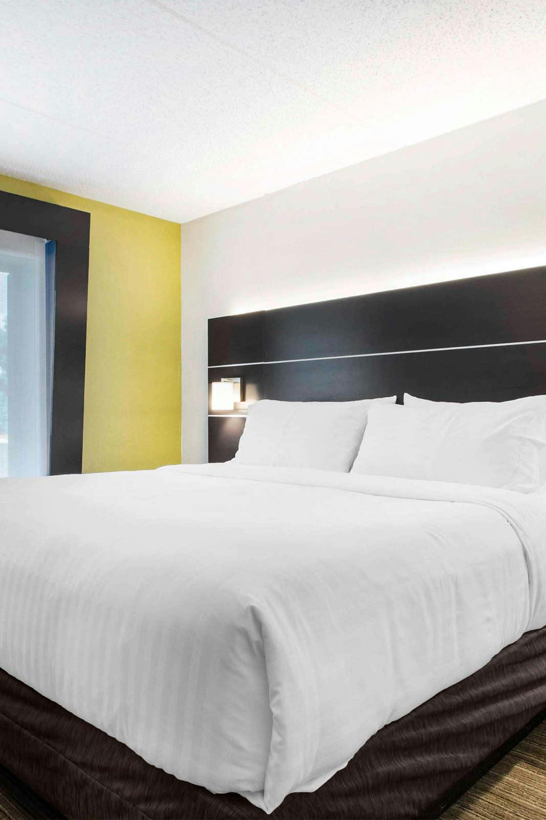 Hotel Holiday Inn Express & Suites Albany photo 1