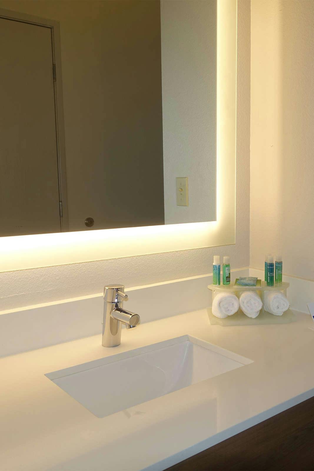 Hotel Holiday Inn Express & Suites Brentwood photo 5