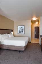 Hotel Holiday Inn Express & Suites Anaheim Resort Area photo 2